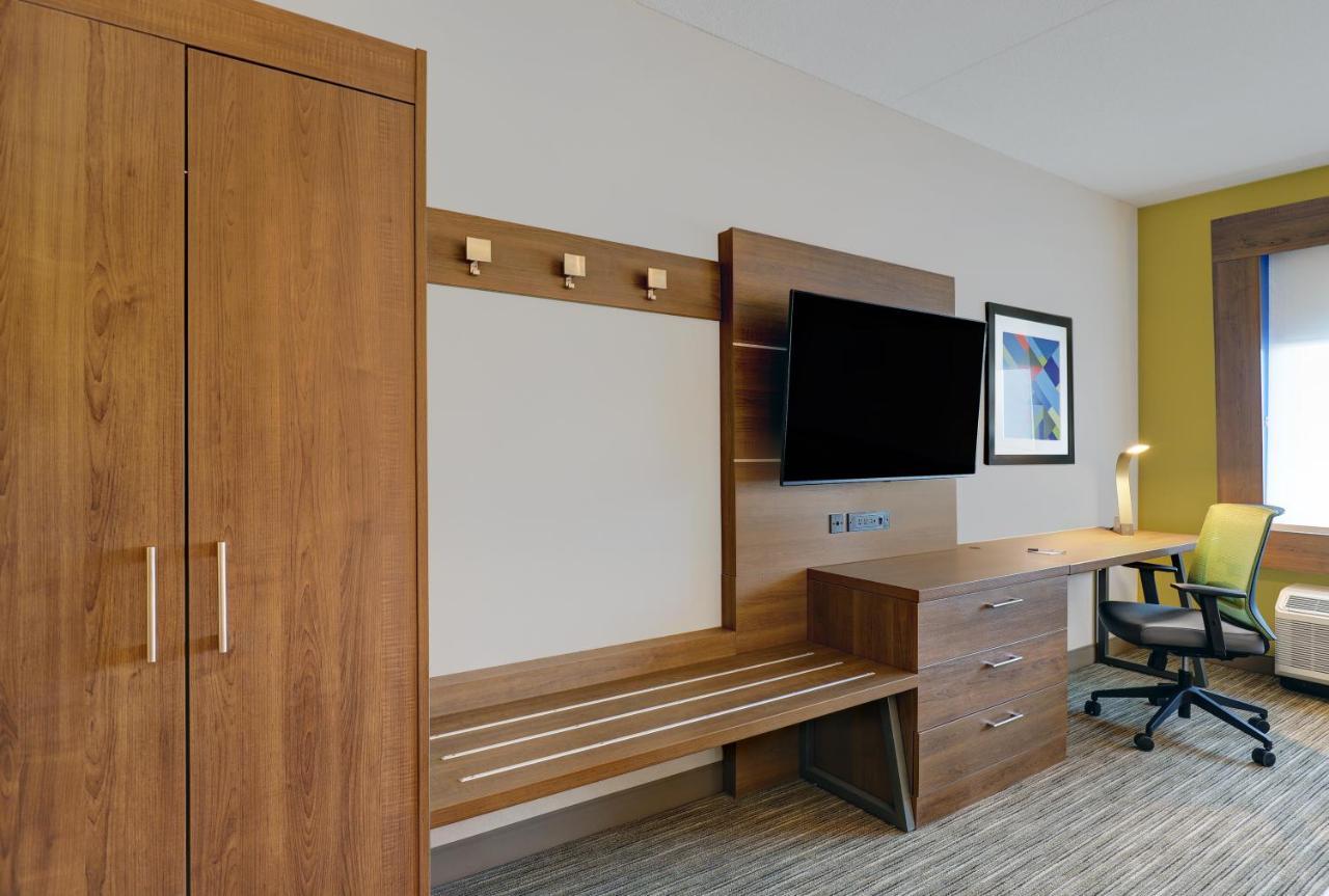 Holiday Inn Express - Kingston West By Ihg Bagian luar foto