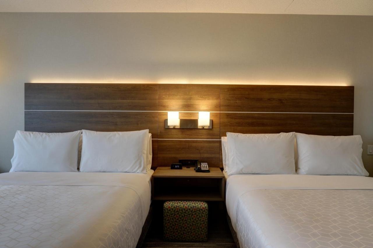 Holiday Inn Express - Kingston West By Ihg Bagian luar foto