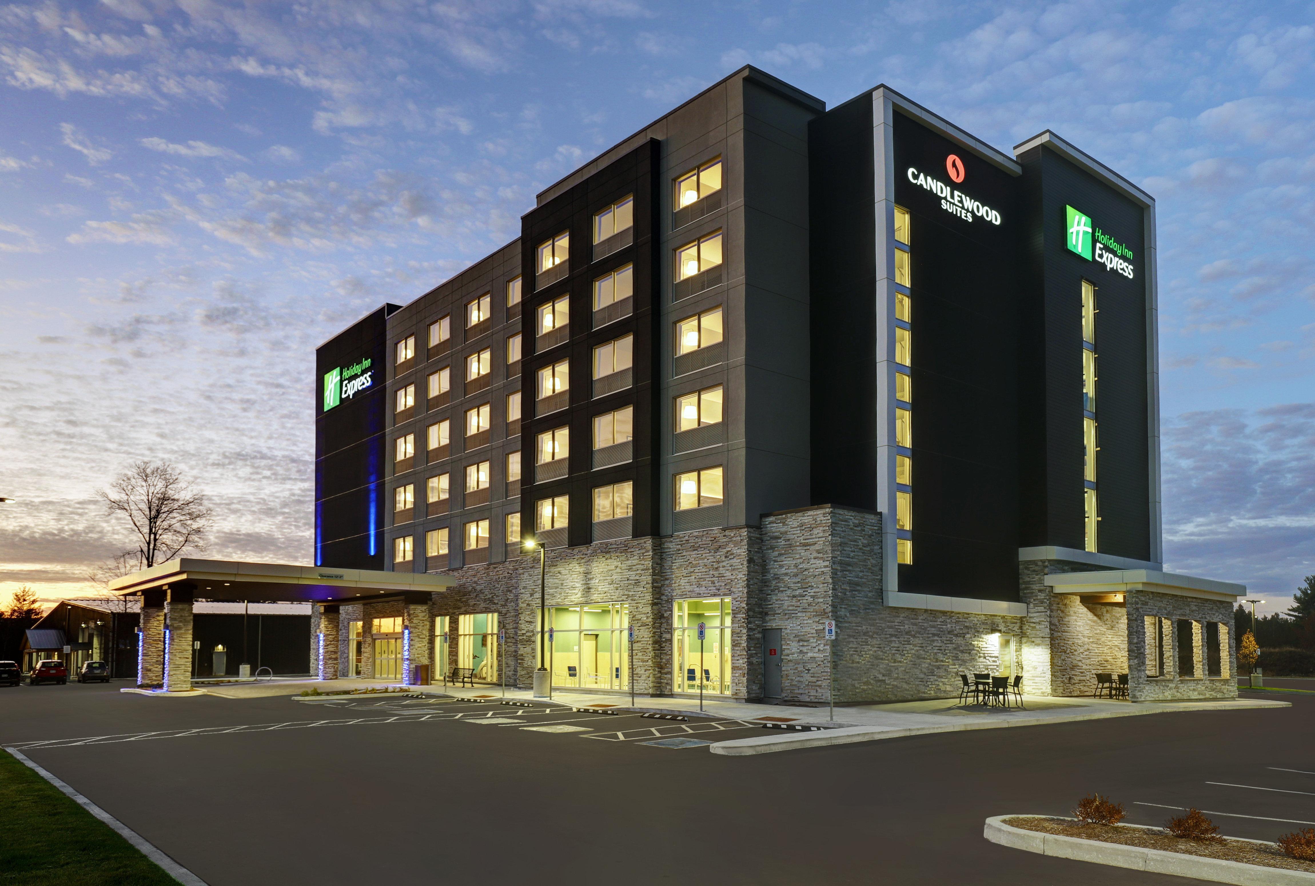 Holiday Inn Express - Kingston West By Ihg Bagian luar foto