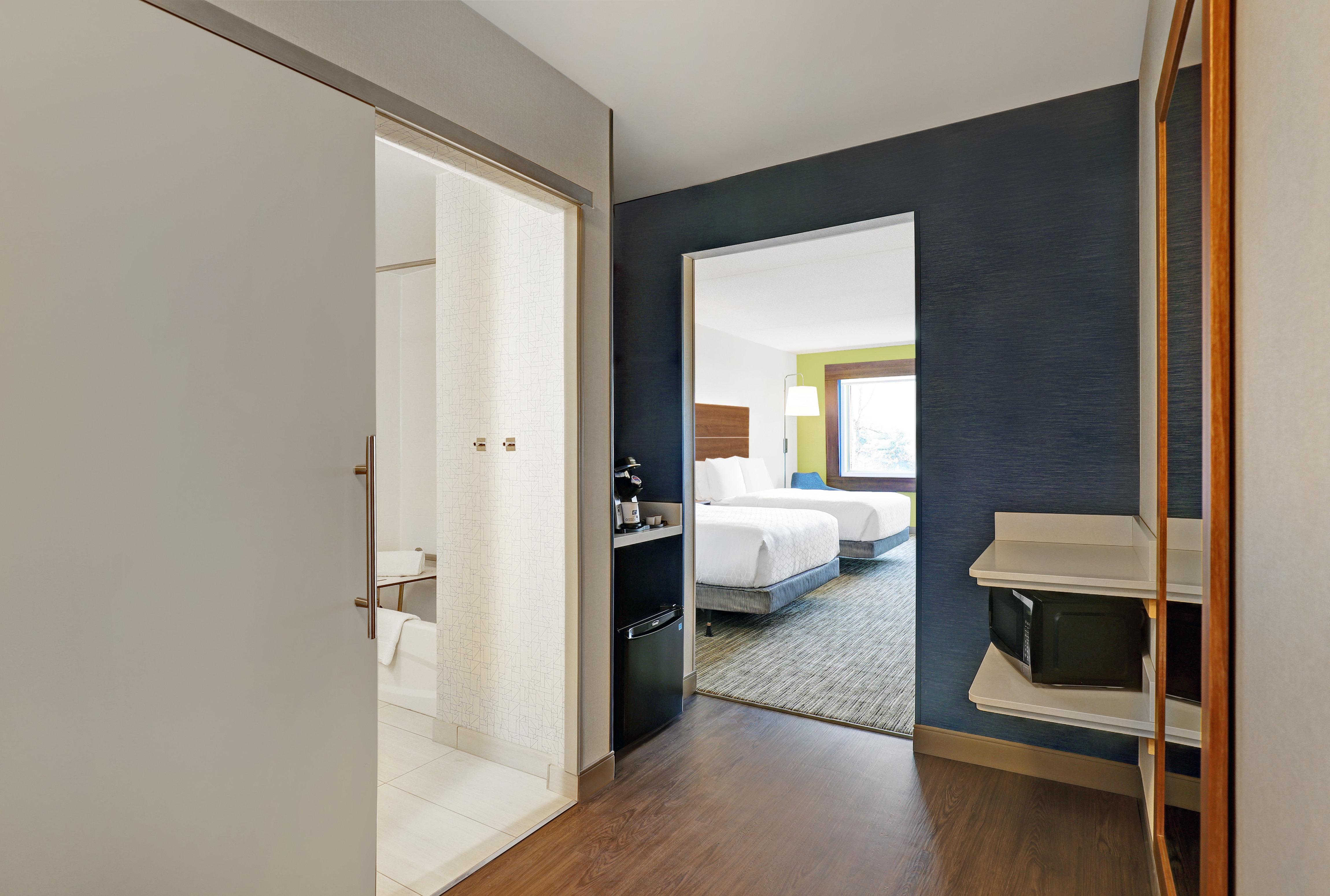 Holiday Inn Express - Kingston West By Ihg Bagian luar foto